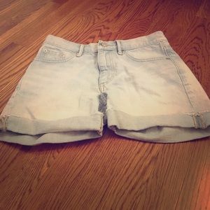 Gap "sexy boyfriend shorts" in light wash