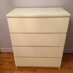 White four drawer dresser
