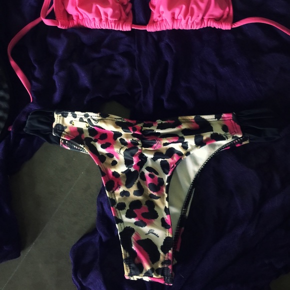 Guess bikini - Picture 2 of 5