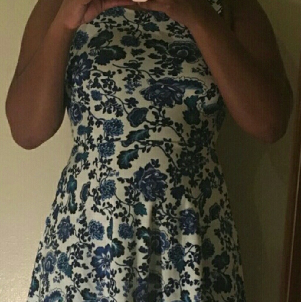 Dress - Picture 2 of 3