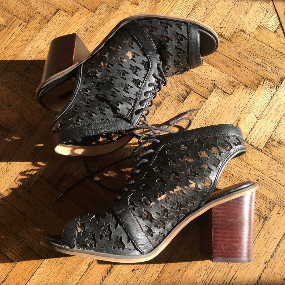 Kensie Clarke Houndstooth Peel Toe lace-up