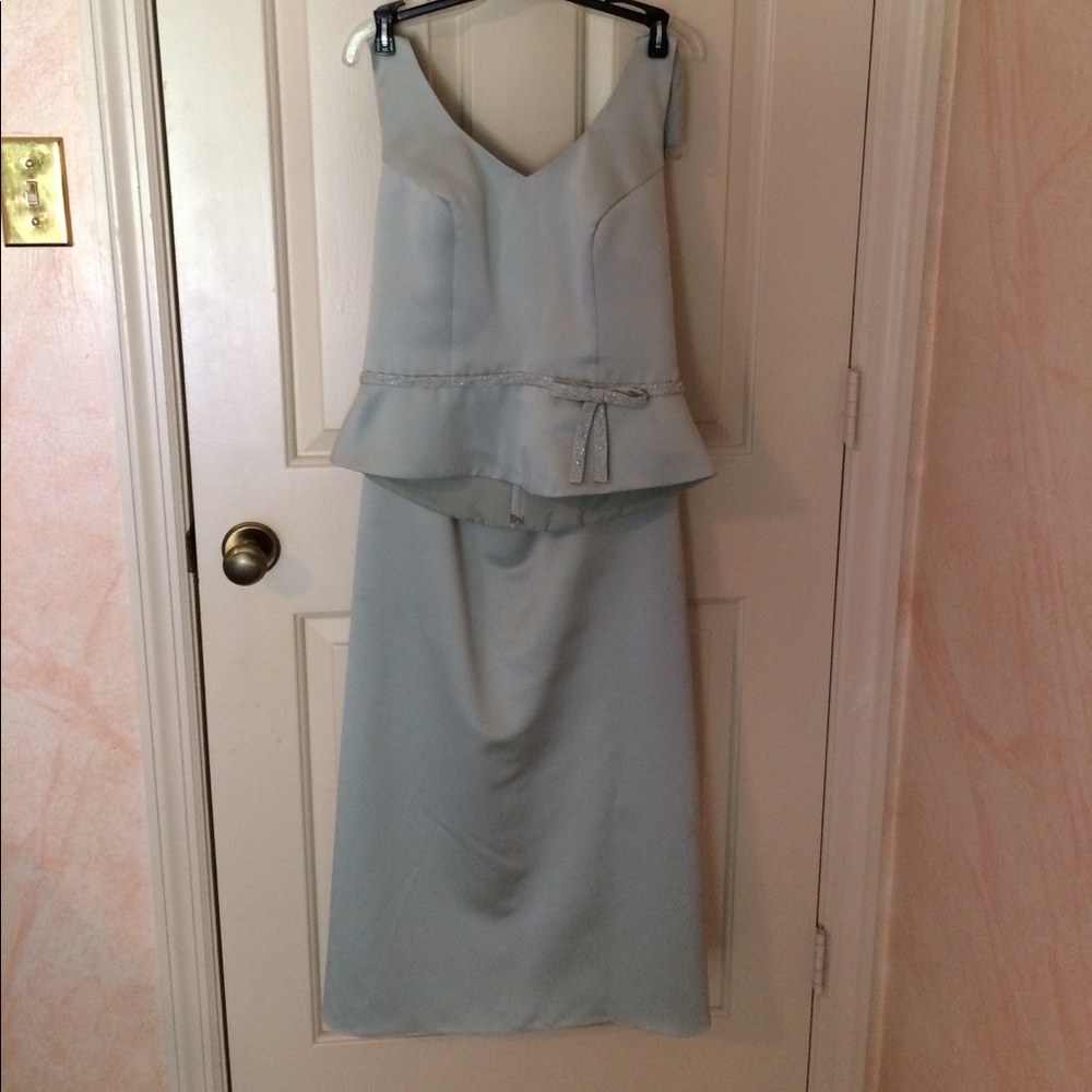 Dazzling pastel green 2 piece formal dress!