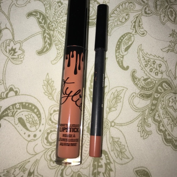 Kylie Jenner lip kits set in dirty peach & maliboo - Picture 2 of 4