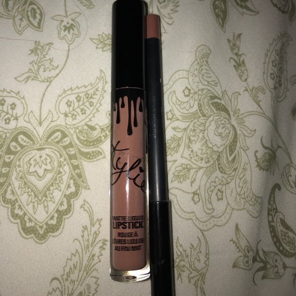 Kylie Jenner lip kits set in dirty peach & maliboo - Picture 3 of 4
