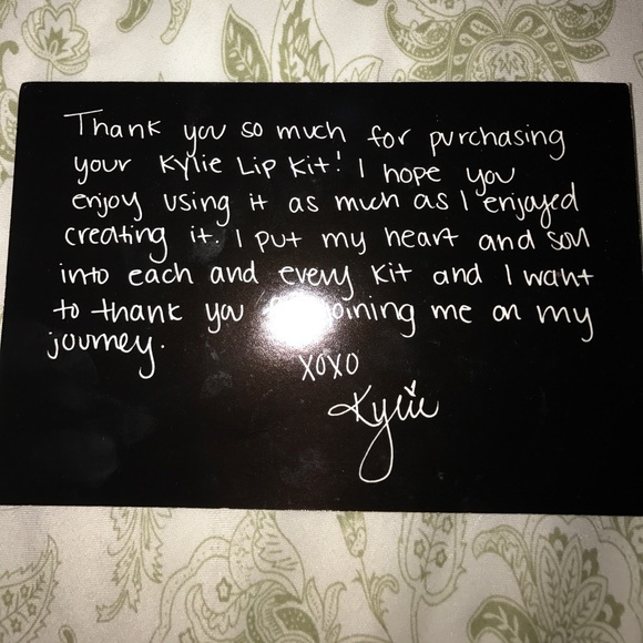 Kylie Jenner lip kits set in dirty peach & maliboo - Picture 4 of 4