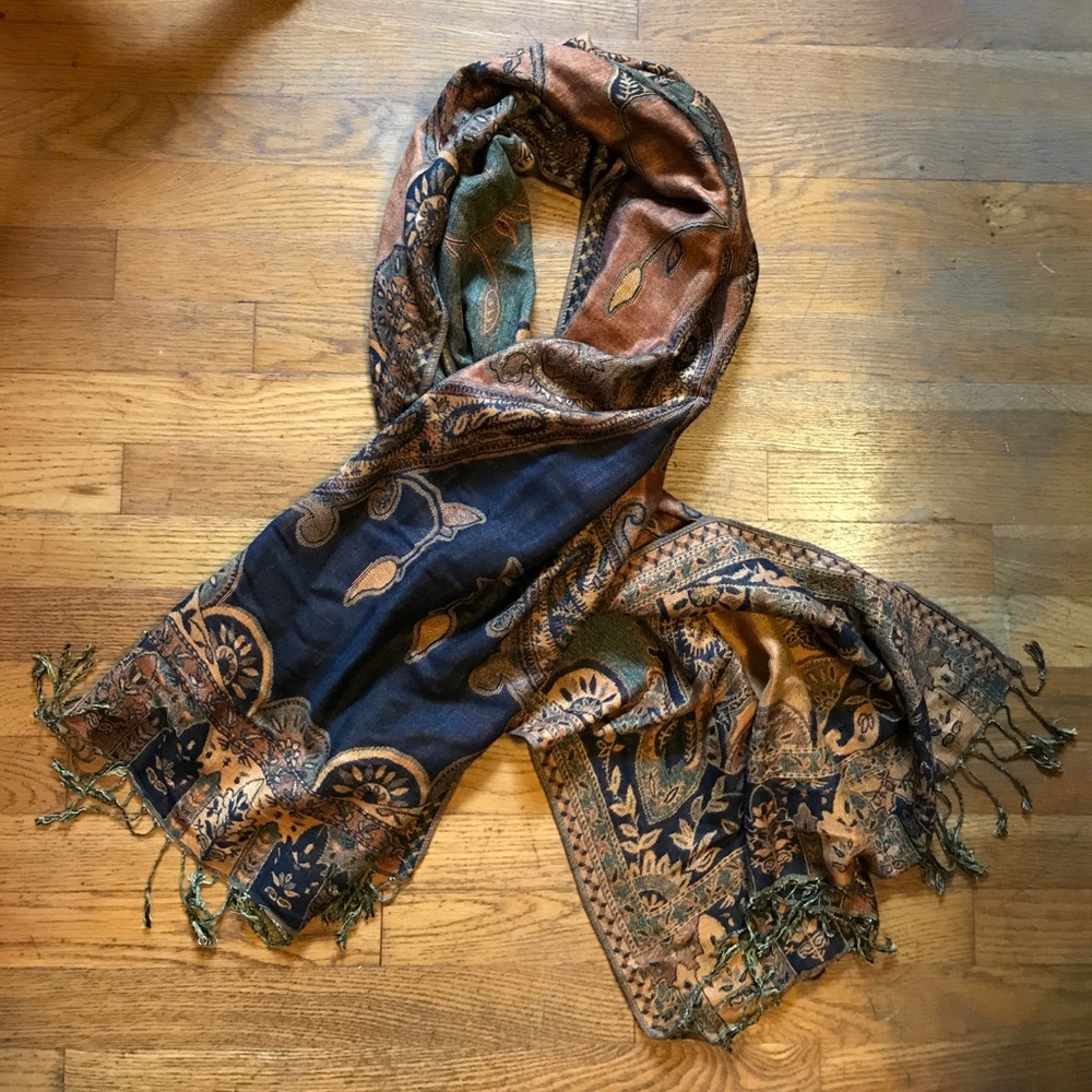 Pashmina style shawl / scarf / wrap
