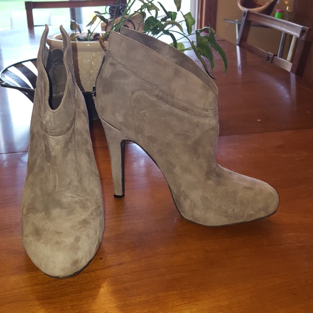 EUC Suede Jessica Simpson zip-back Booties