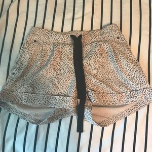Lululemon Spring Breakaway Short size 6