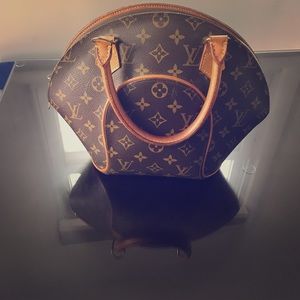 Louis Vuitton Monogram Ellippse MM