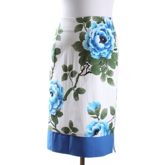 Chic Floral Skirt - Picture 2 of 4