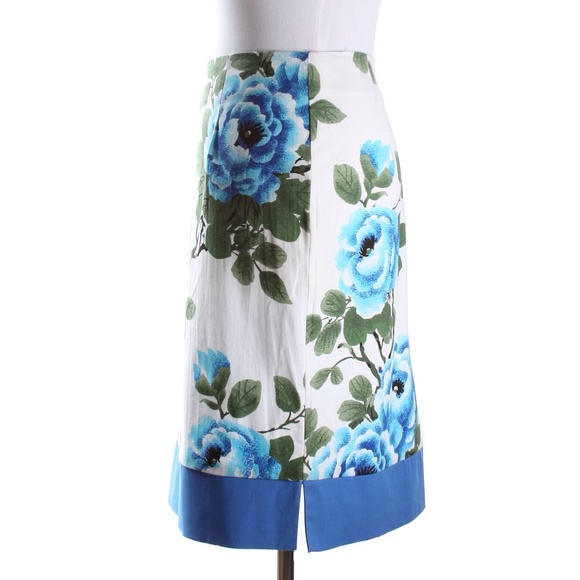 Chic Floral Skirt - Picture 3 of 4