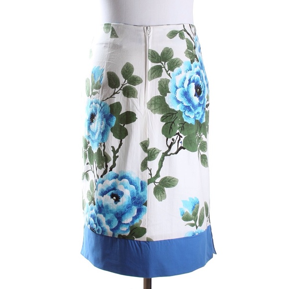 Chic Floral Skirt - Picture 4 of 4