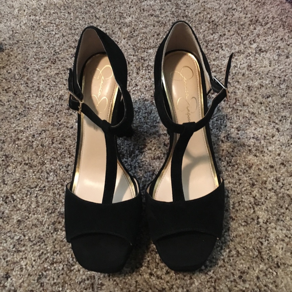 NWOT black pumps