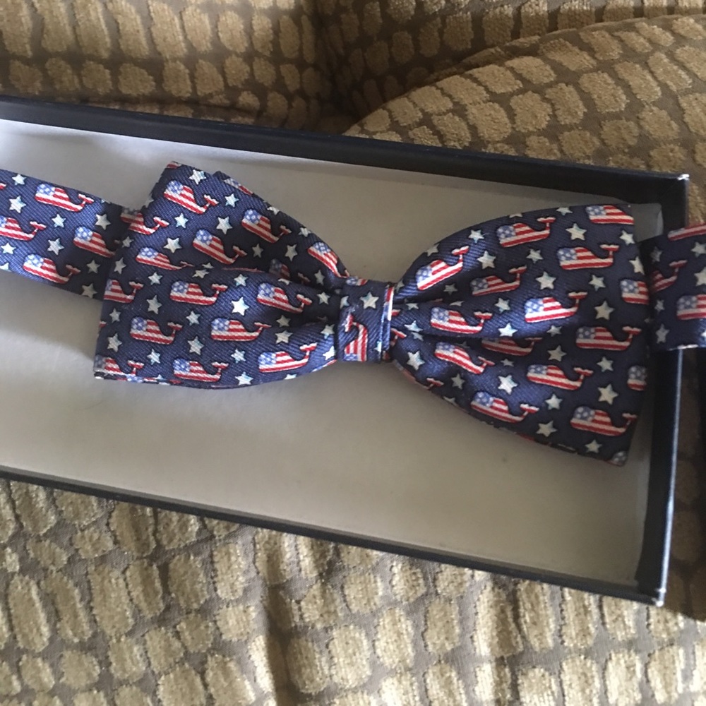 Boys Vineyard Vines whale bow tie