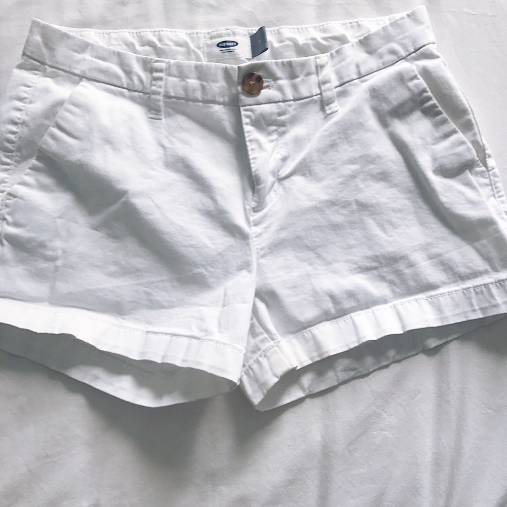 CUTE WHITE SHORTS