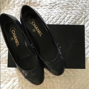 CHANEL navy dark blue flats, size 8,