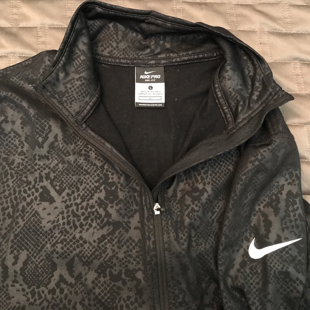 Nike Pro Dri-Fit pull over size large
