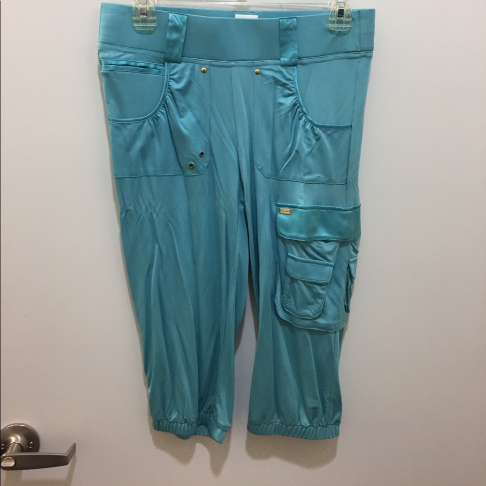 Marciano Island Capris