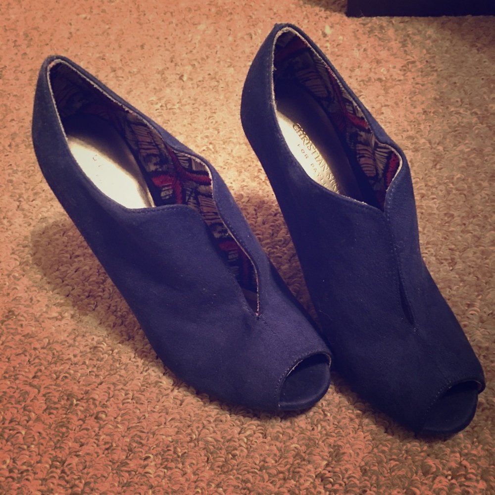 Navy Heels