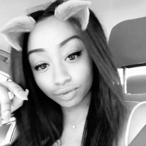 Meet your Posher, Alicia