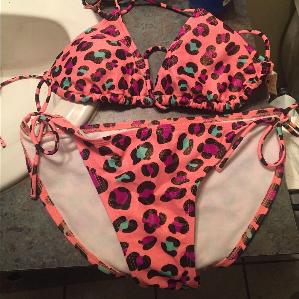 NWT! Cheetah top and bottom bathing suit!