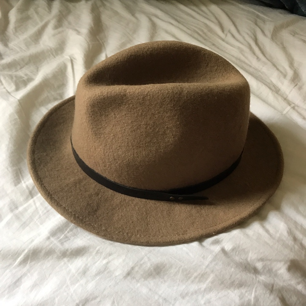 UO brown wide rim hat