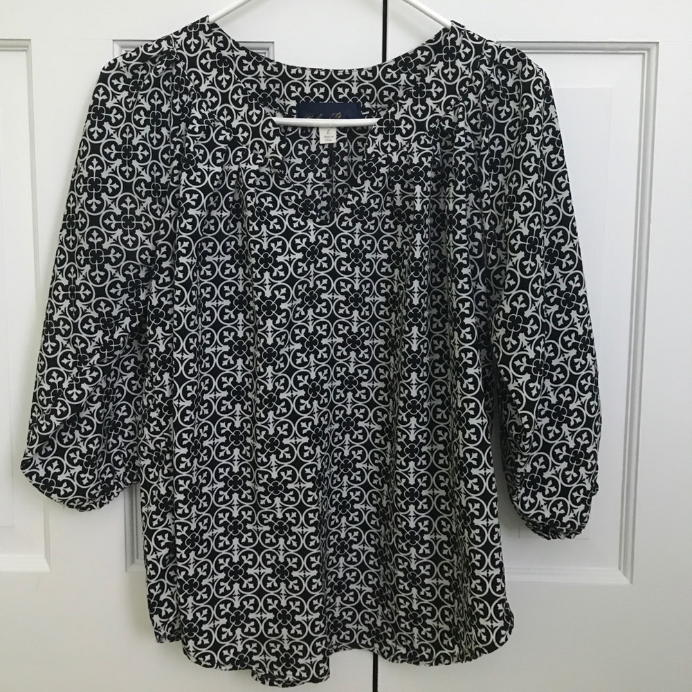 Francesca's Black and white pattern blouse