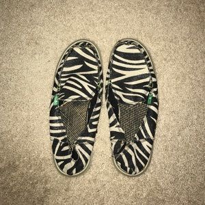 Sanuk shoes