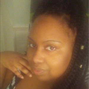 Meet your Posher, Alexis
