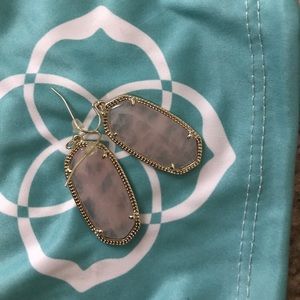 Kendra Scott Medium drop pale pink earring