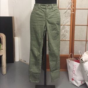 Cropped High-Waisted Jeans