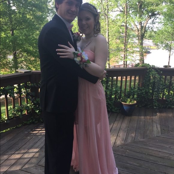 Gorgeous baby pink prom dress - Picture 3 of 7