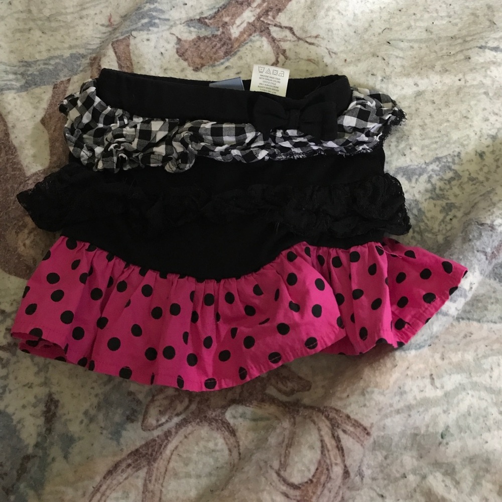 Girls size 3t black, pink, and white skort