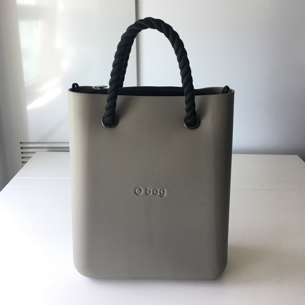 O BAG Chic Tote w/ Black Short Rope Handles