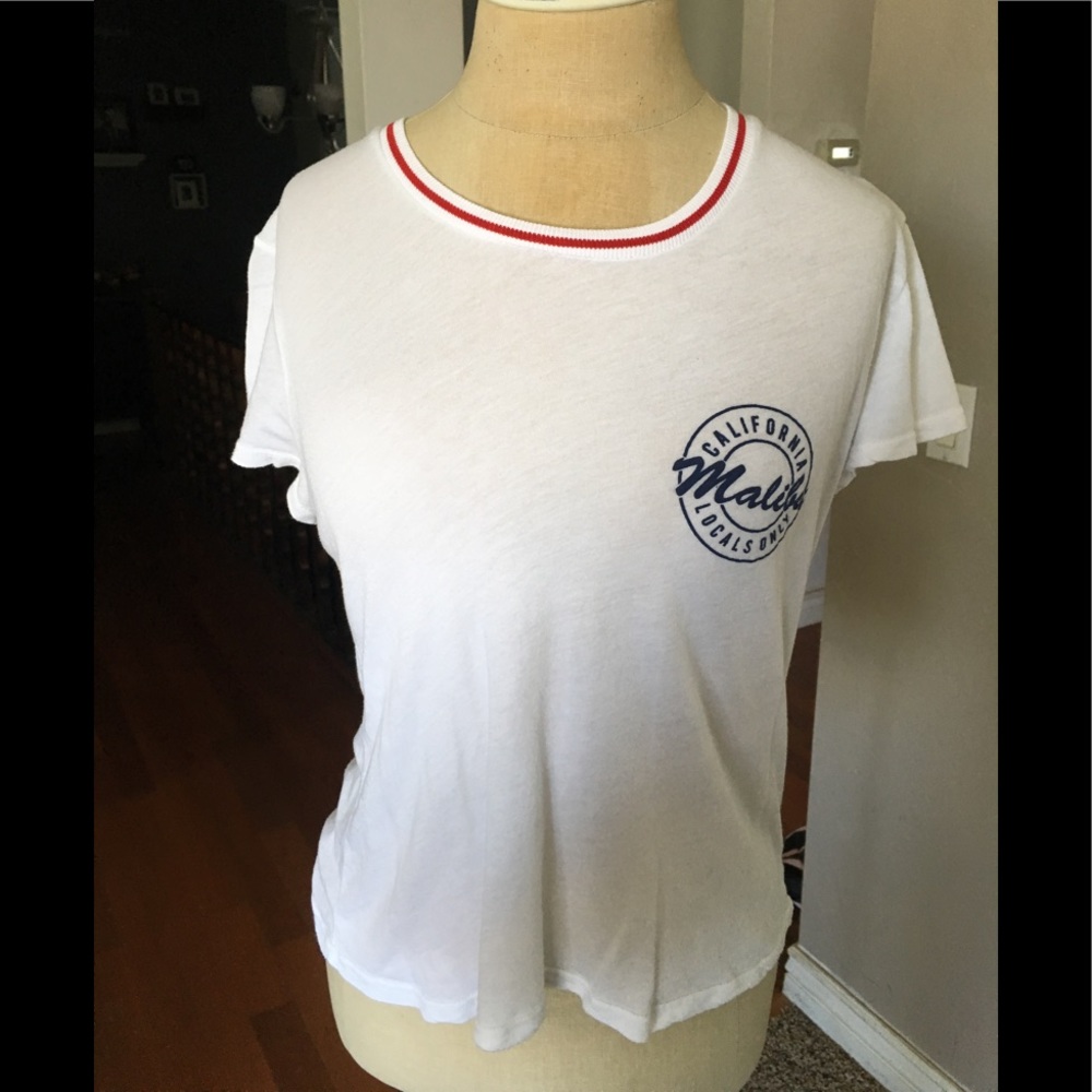 White tee