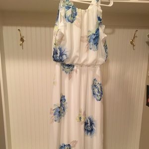 Old Navy maxi Chiffon like/Sleeveless. Size M.