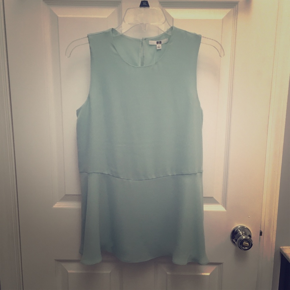 NWT mint uniqlo peplum top
