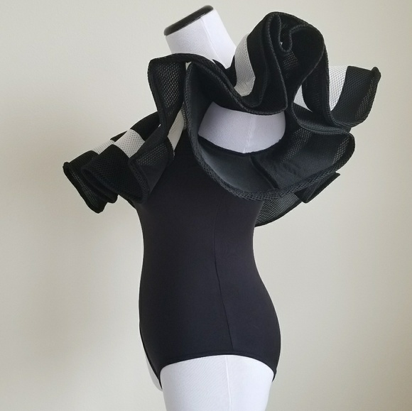 *NEW* One shoulder ruffle striped black bodysuit - Picture 5 of 7