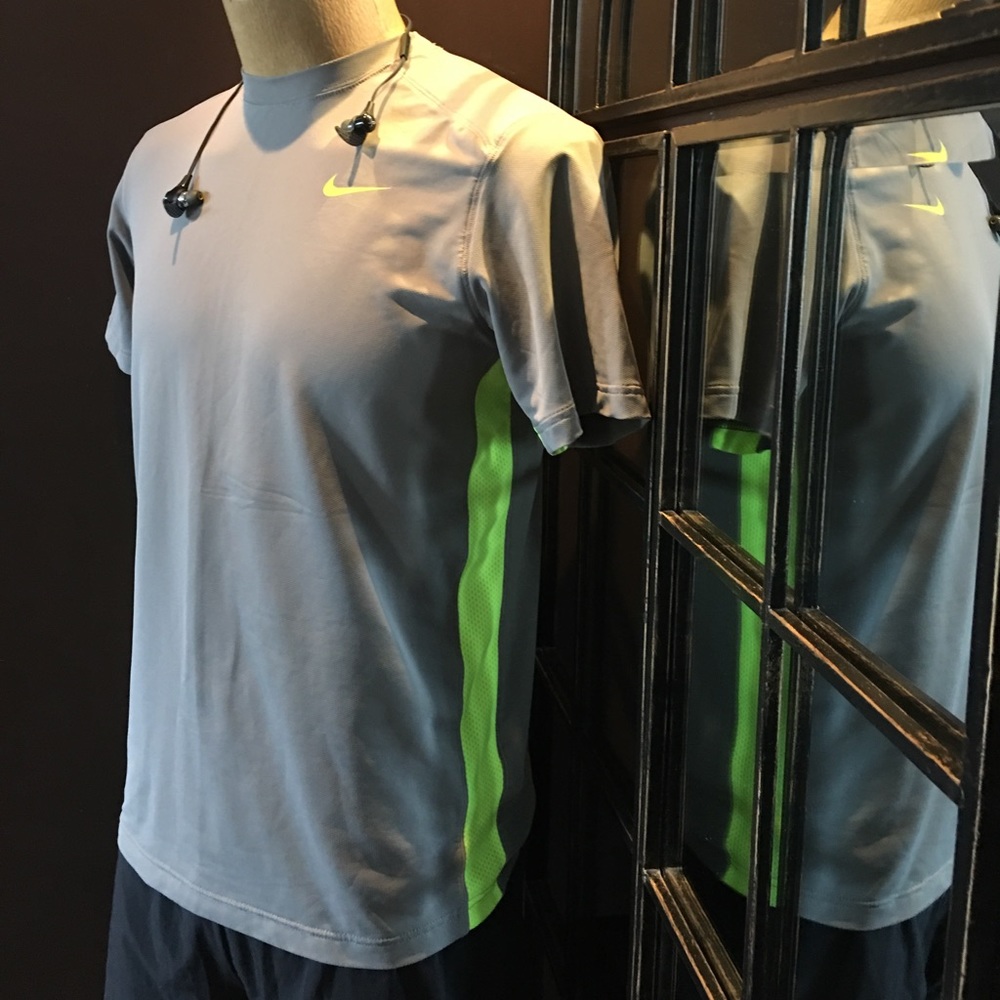 NIKE SHORT-SLEEVE DRI-FIT RUNNING SHIRT