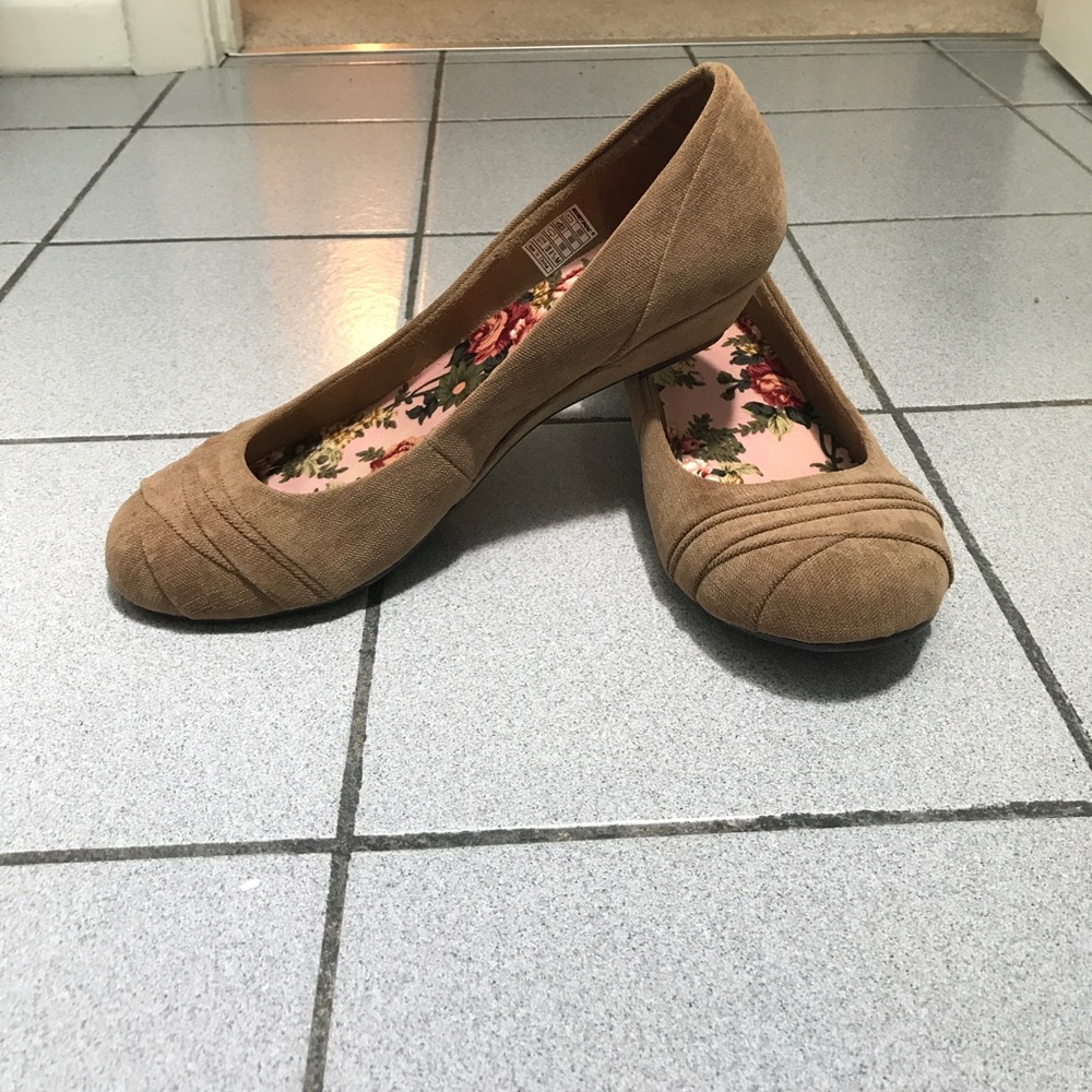 Rocketdog slip on mini wedge