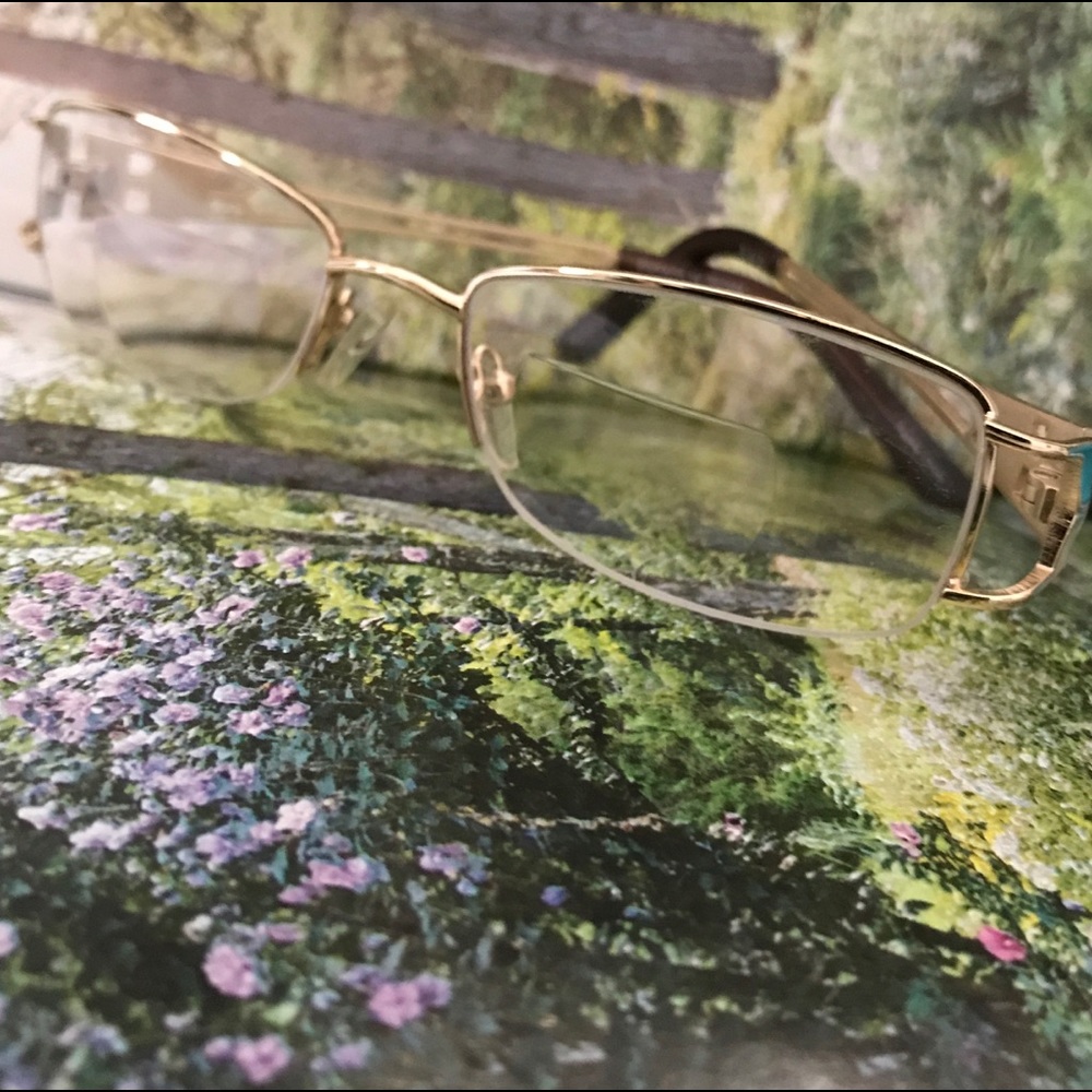 Women's fashionable, elegant Eyewear.