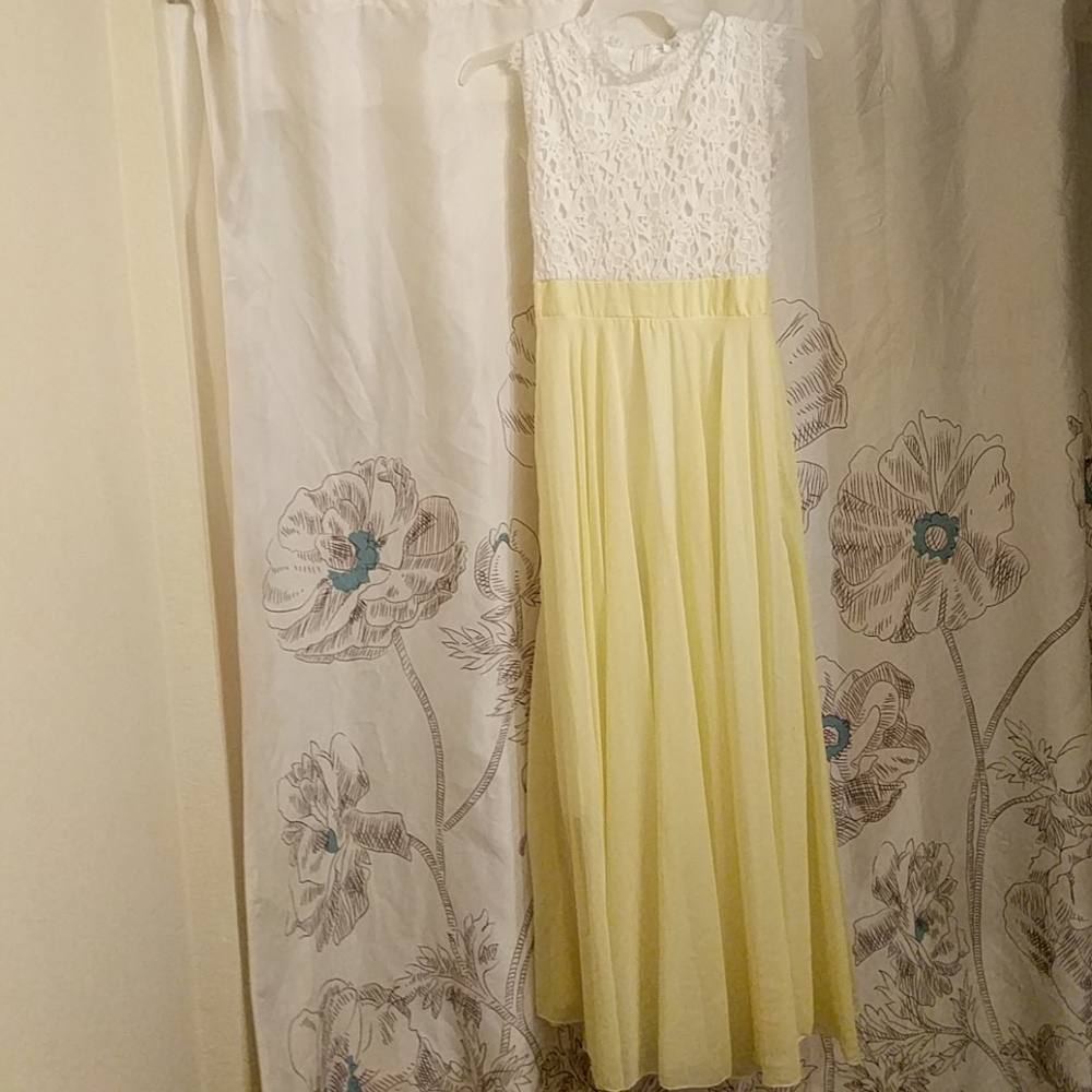 White lace, yellow dress