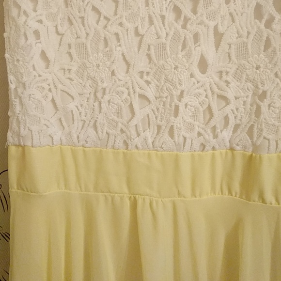 White lace, yellow dress - Picture 4 of 7
