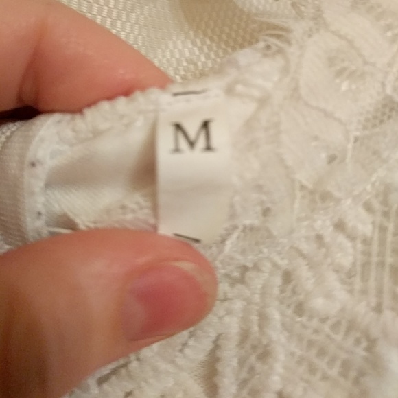 White lace, yellow dress - Picture 6 of 7