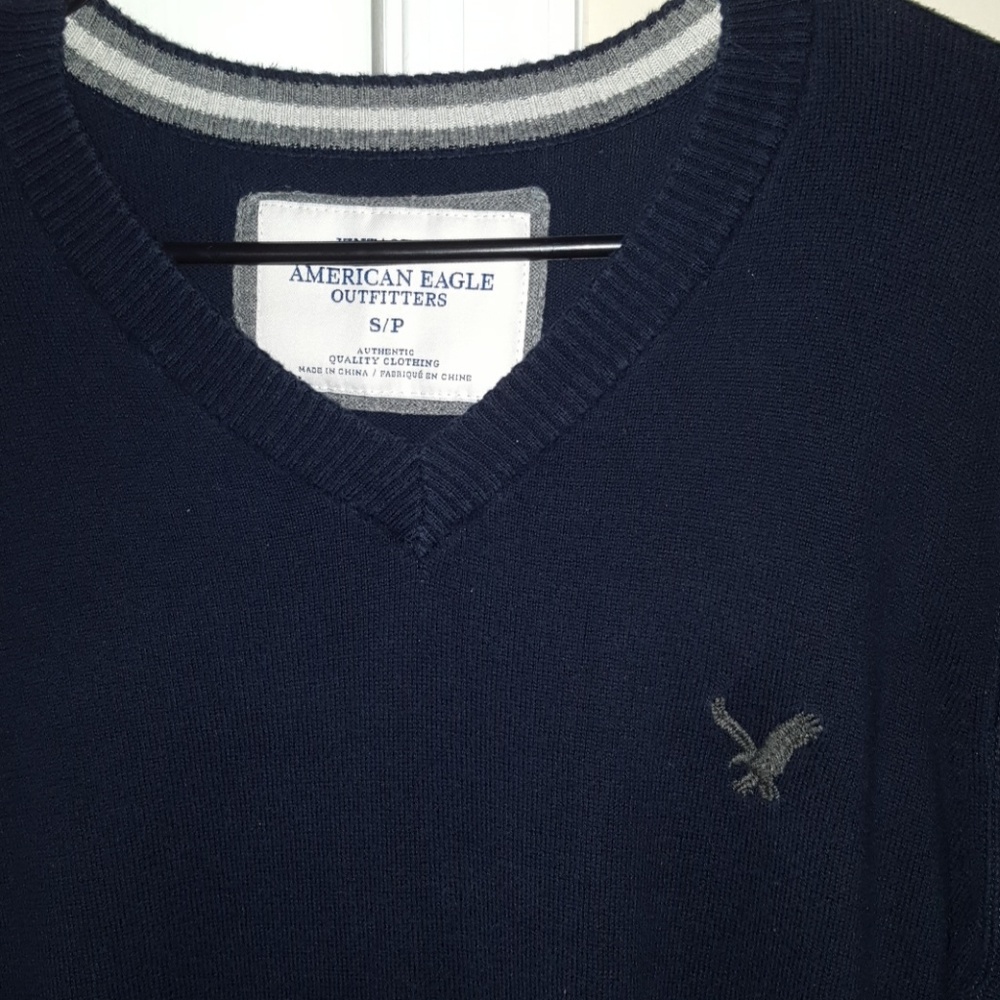 American Eagle V neck sweater