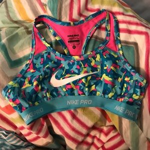 Nike girls M sports bra
