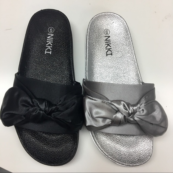 Black satin bow slide - Picture 2 of 7
