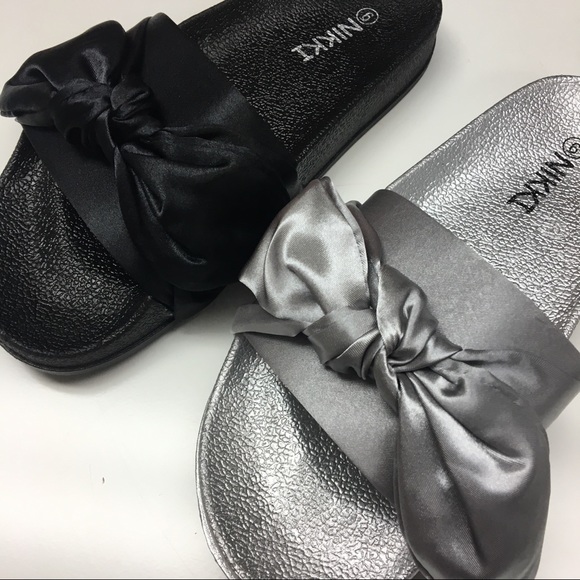 Black satin bow slide - Picture 4 of 7