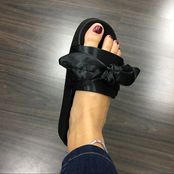 Black satin bow slide - Picture 6 of 7