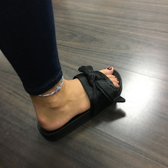 Black satin bow slide - Picture 7 of 7